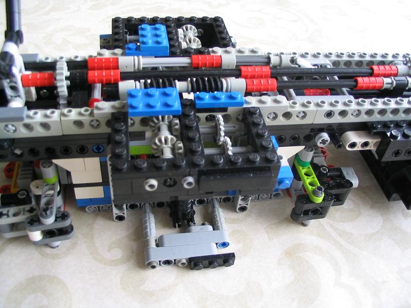 lego_liebherrltm1500unfinished_017.jpg