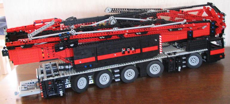 lego_liebherr_mk100_buildingup_001.jpg