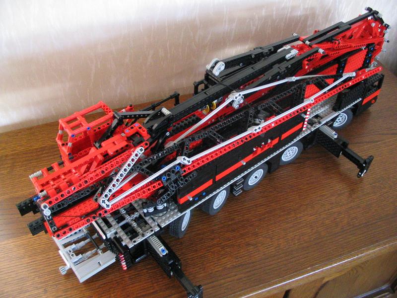 lego_liebherr_mk100_buildingup_003.jpg