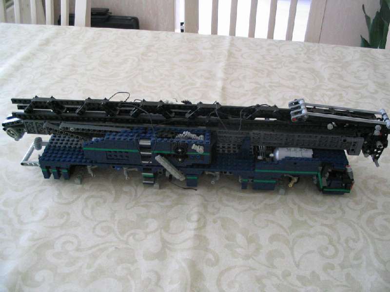 lego_lego_liebherrmk100minifignavyblue_002.jpg