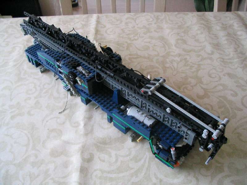 lego_lego_liebherrmk100minifignavyblue_003.jpg