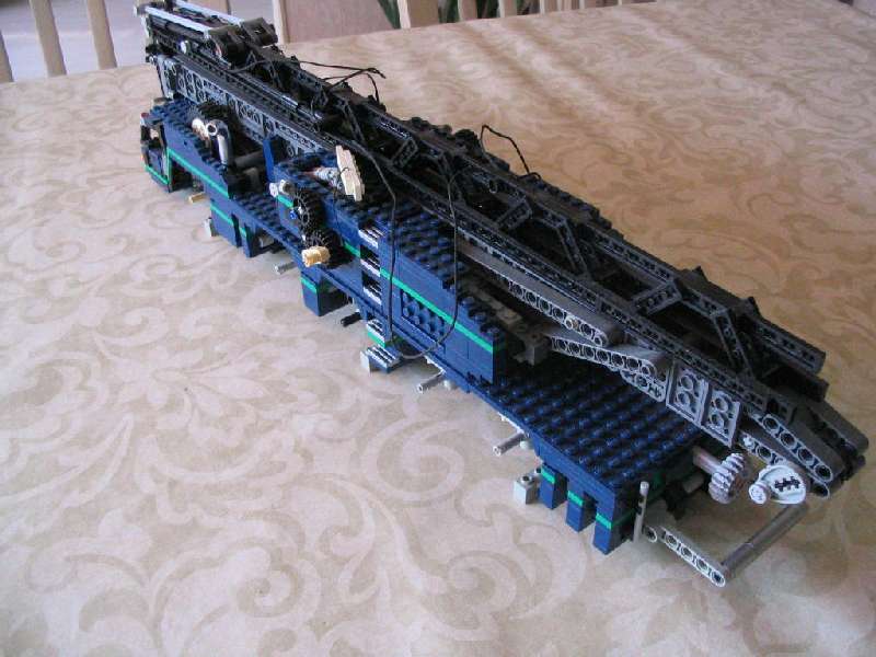 lego_lego_liebherrmk100minifignavyblue_004.jpg