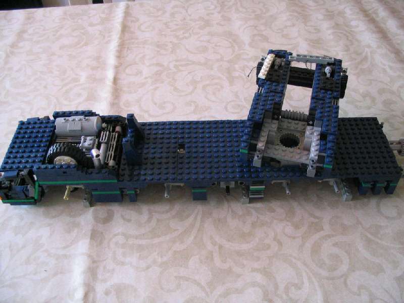 lego_lego_liebherrmk100minifignavyblue_010.jpg