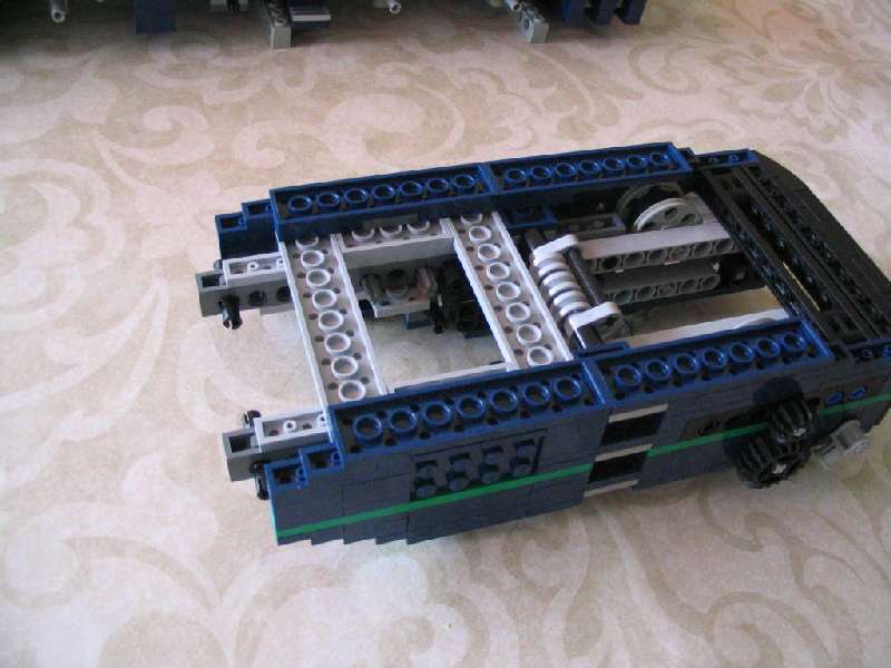 lego_lego_liebherrmk100minifignavyblue_012.jpg