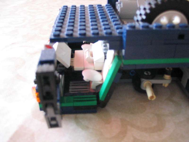 lego_lego_liebherrmk100minifignavyblue_015.jpg