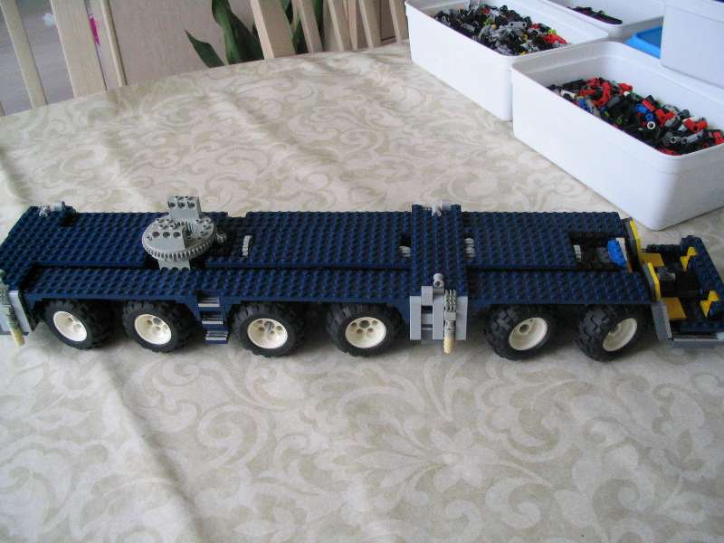 lego_sixaxlemobilecranenavyblue_001.jpg