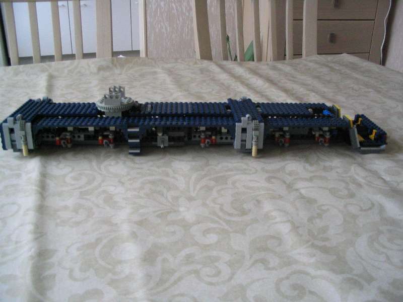 lego_sixaxlemobilecranenavyblue_003.jpg