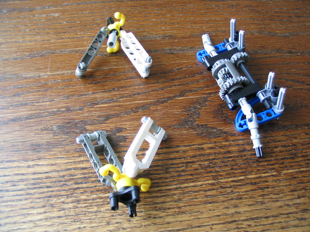 yellowmonstersportscarconstruction01backsuspension03.jpg