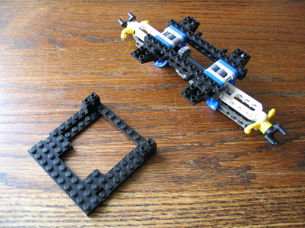 yellowmonstersportscarconstruction01backsuspension06.jpg