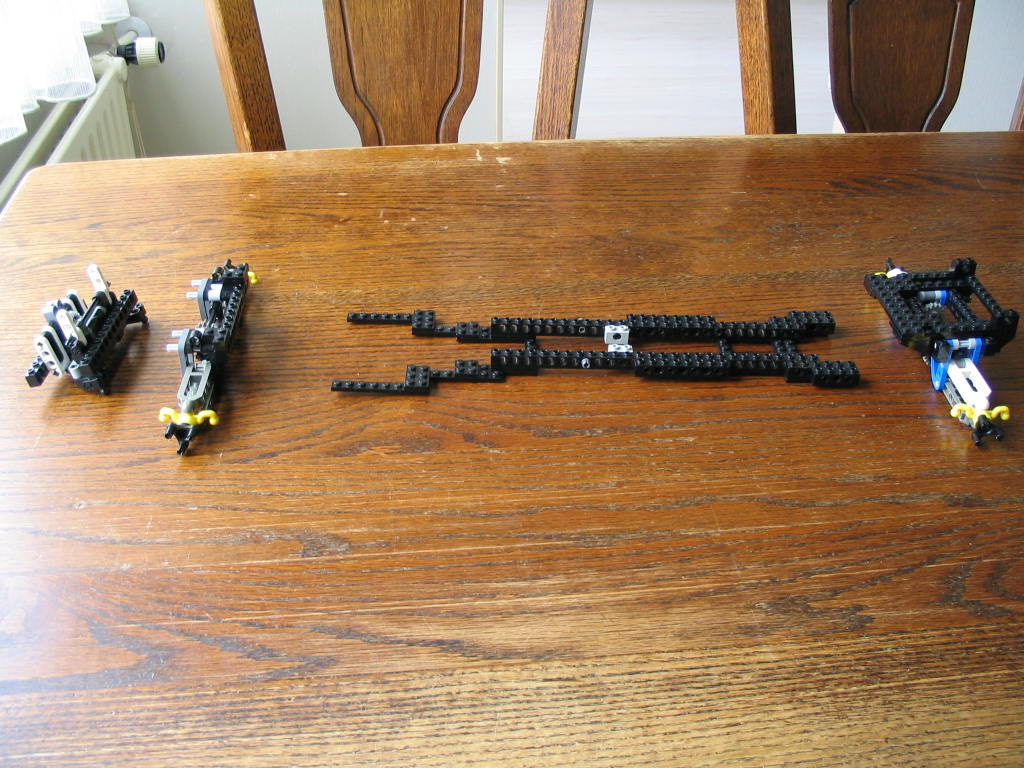 yellowmonstersportscarconstruction03middlebeam03.jpg