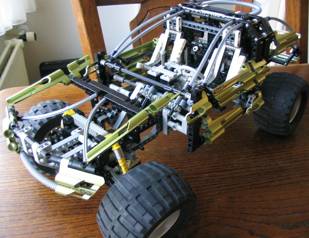 threesupercars_green04.jpg