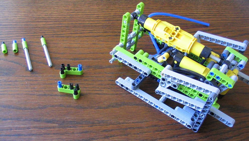 lego_pneumaticwalker_011.jpg