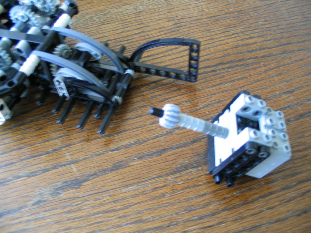 walkingmachine0064.jpg