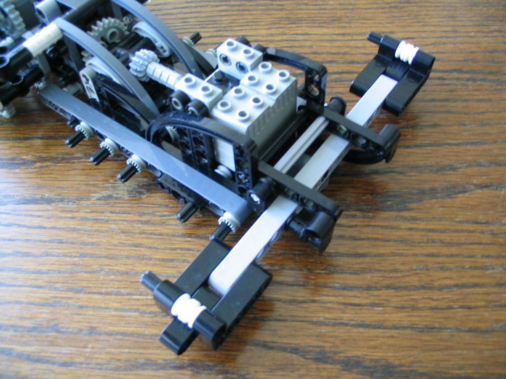 walkingmachine0086.jpg