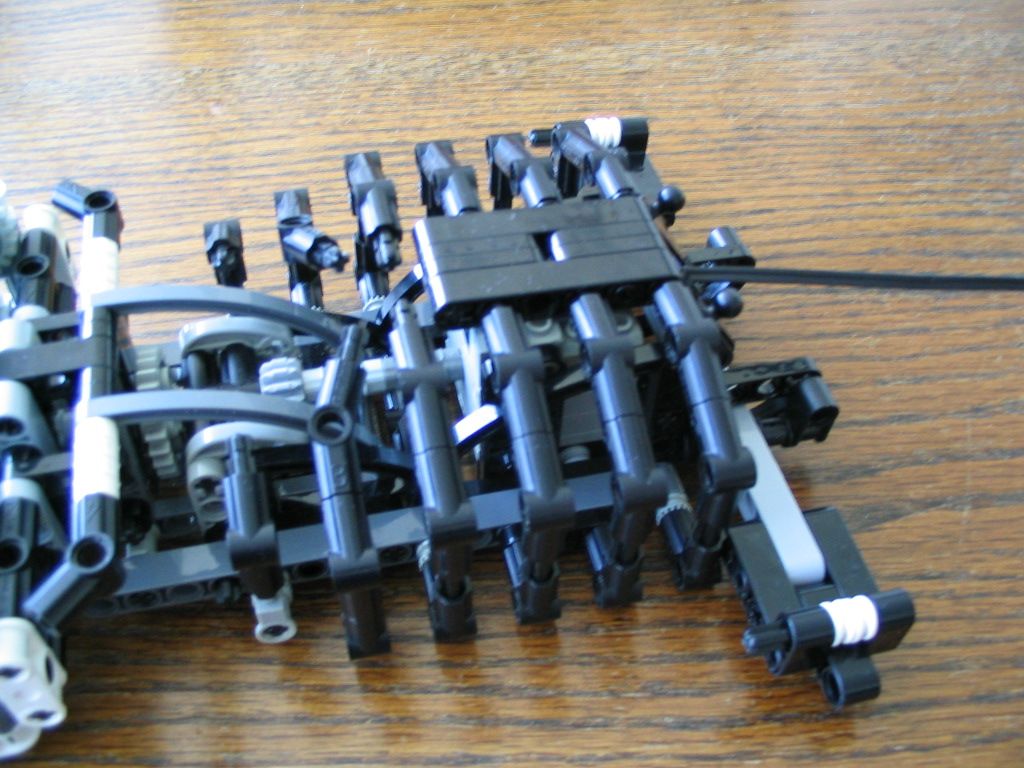 walkingmachine0096.jpg
