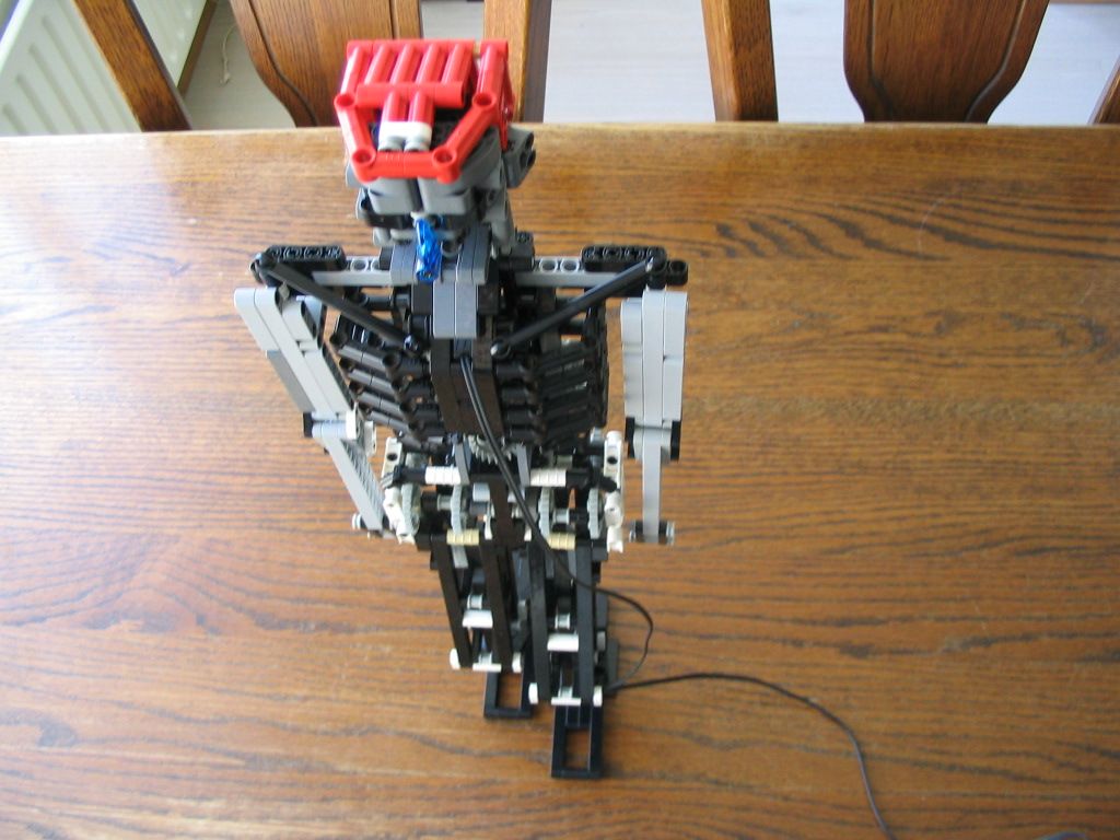 walkingmachine0165.jpg