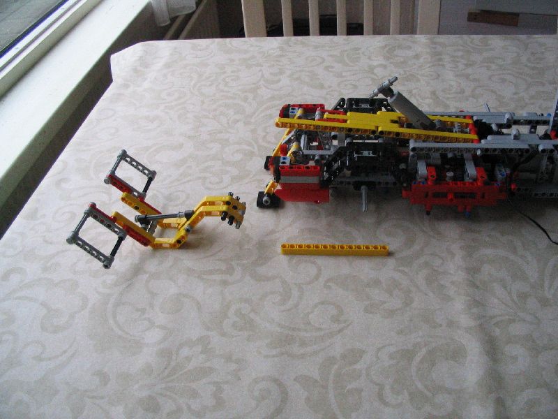 8258towtruck_100.jpg