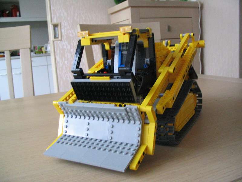 lego_8275trackedloader_004.jpg