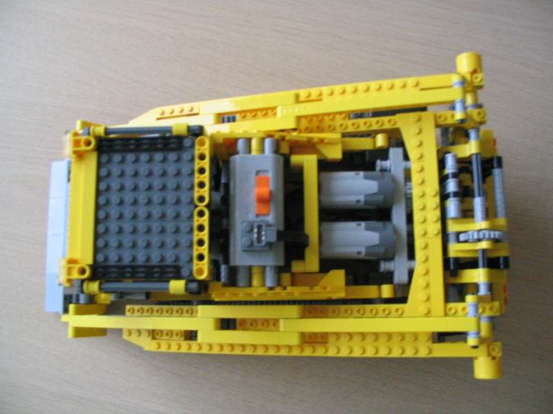 lego_8275trackedloader_013.jpg