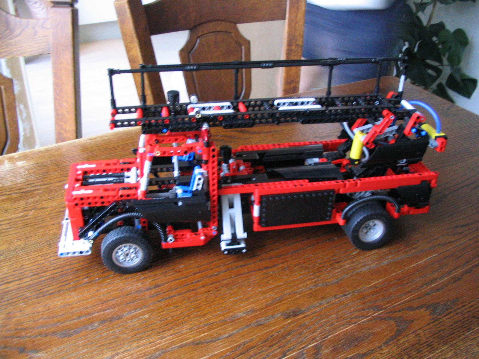 lego_8285_firetruck_001.jpg