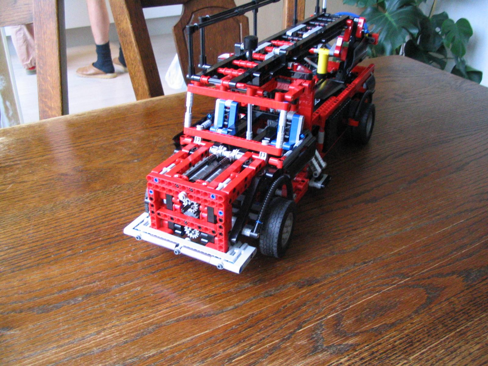 lego_8285_firetruck_003.jpg