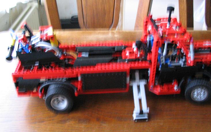 lego_8285_firetruck_010.jpg