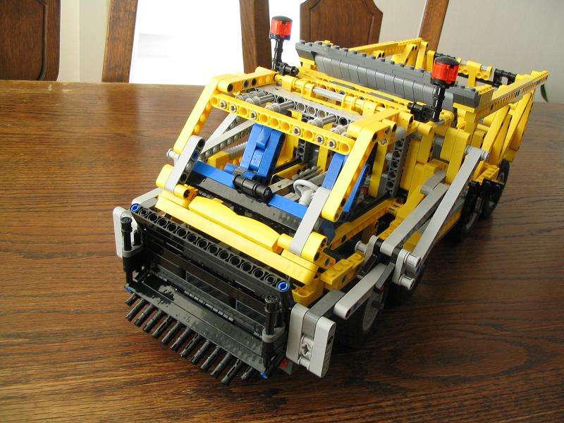 lego_8421_grabbertruck002.jpg