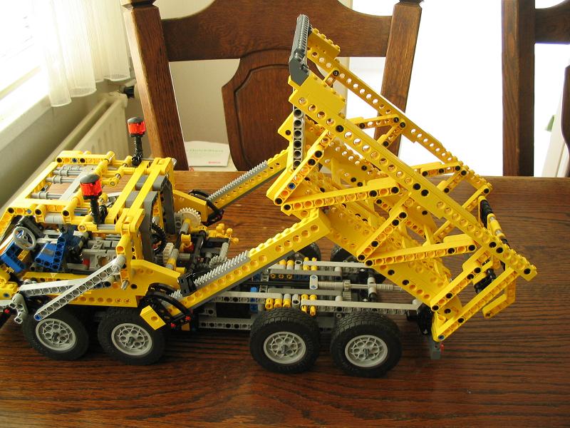 lego_8421_grabbertruck005.jpg