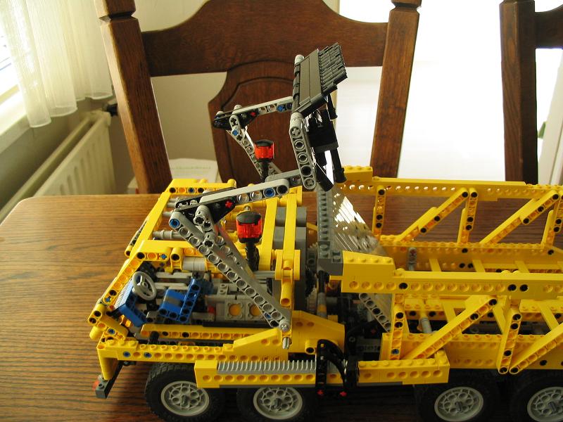 lego_8421_grabbertruck006.jpg
