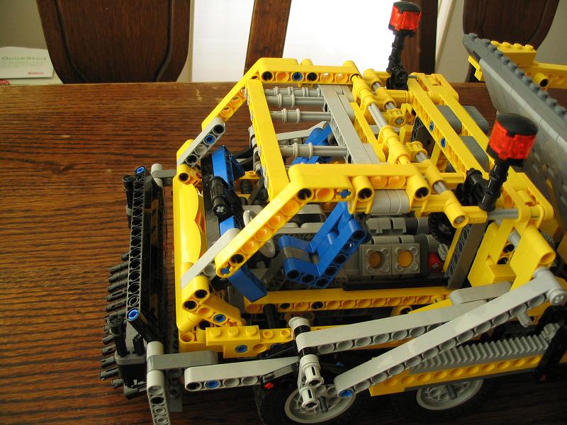 lego_8421_grabbertruck008.jpg