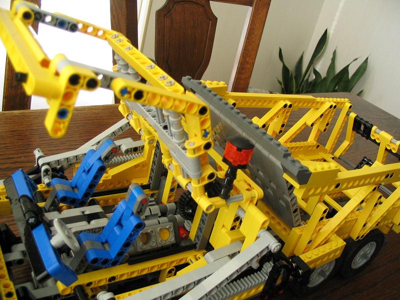 lego_8421_grabbertruck009.jpg