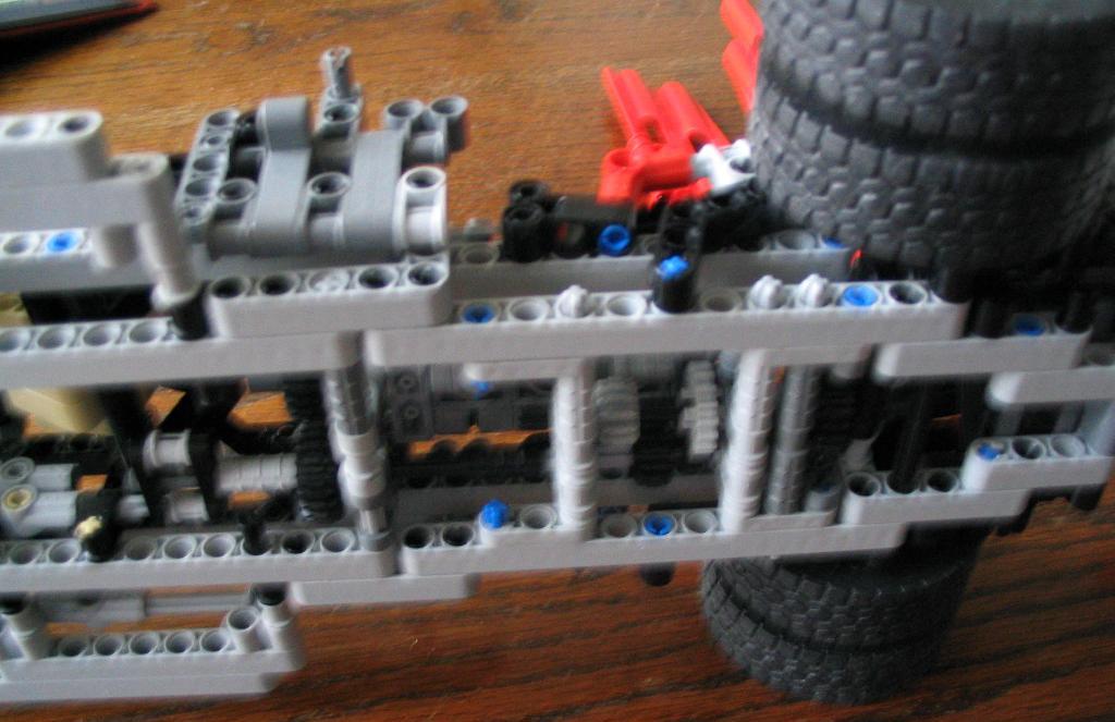 8436formula1car_bottom2.jpg