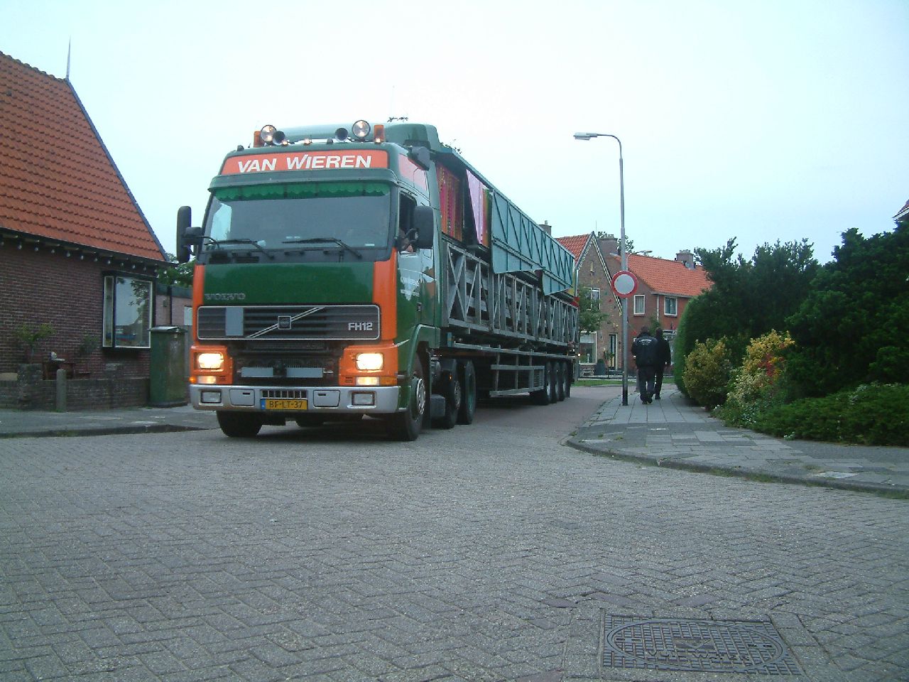 volvo009.jpg