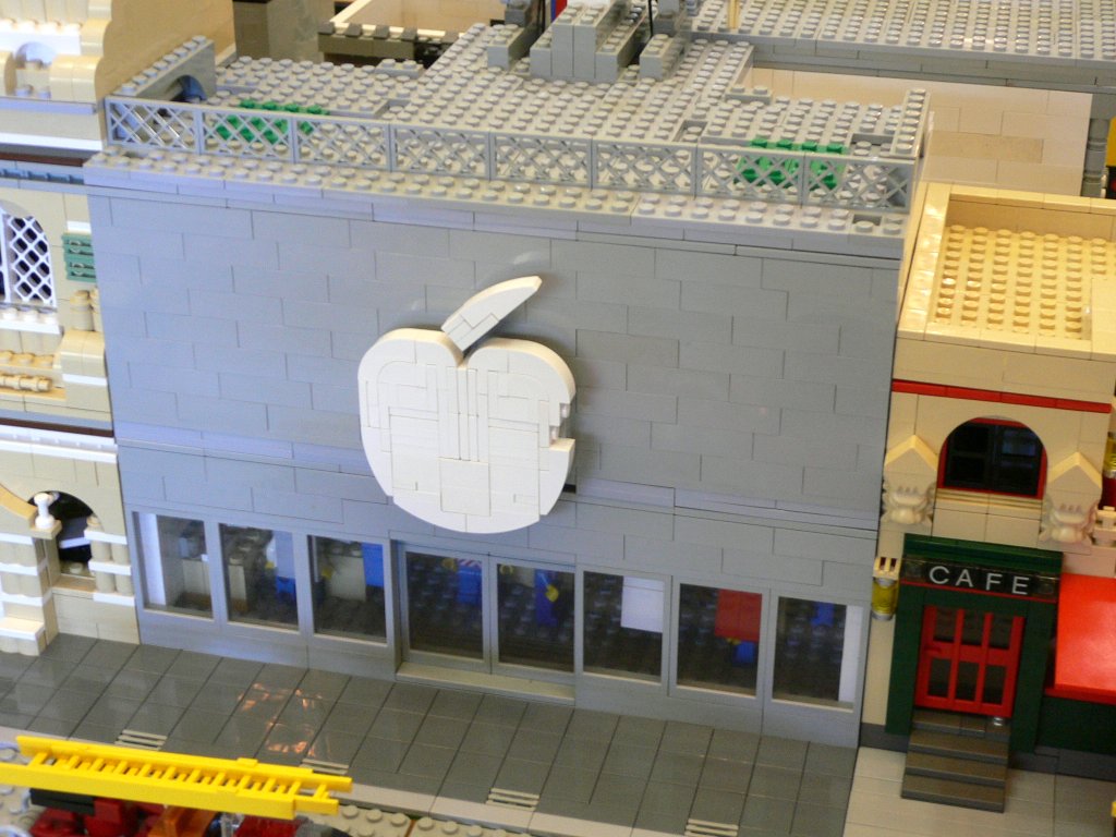 fujisawa_applestore_ayc_01.jpg