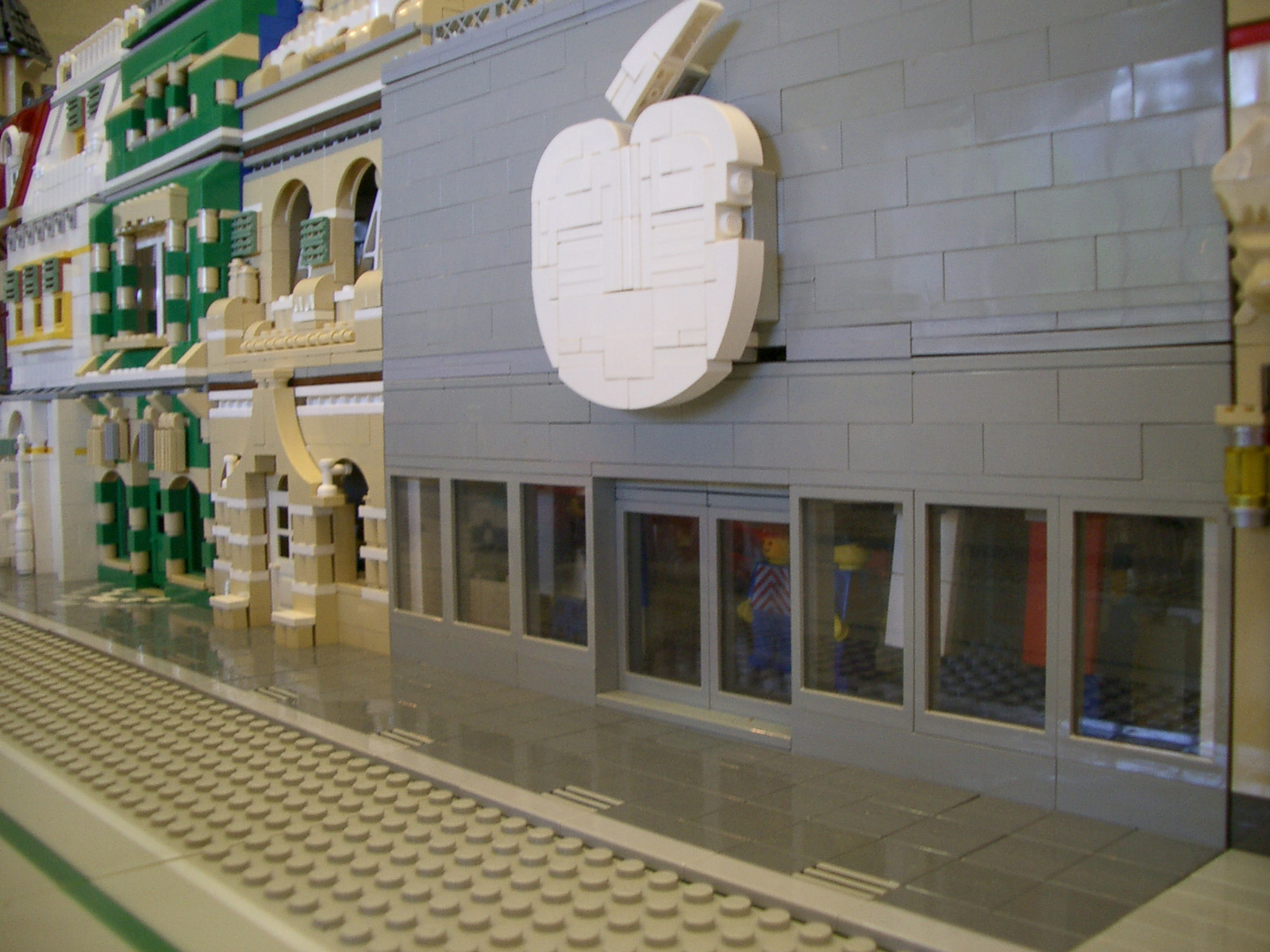 fujisawa_applestore_yuko_01.jpg