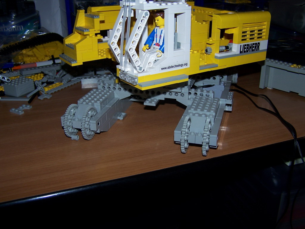 liebherr_r964_00.jpg