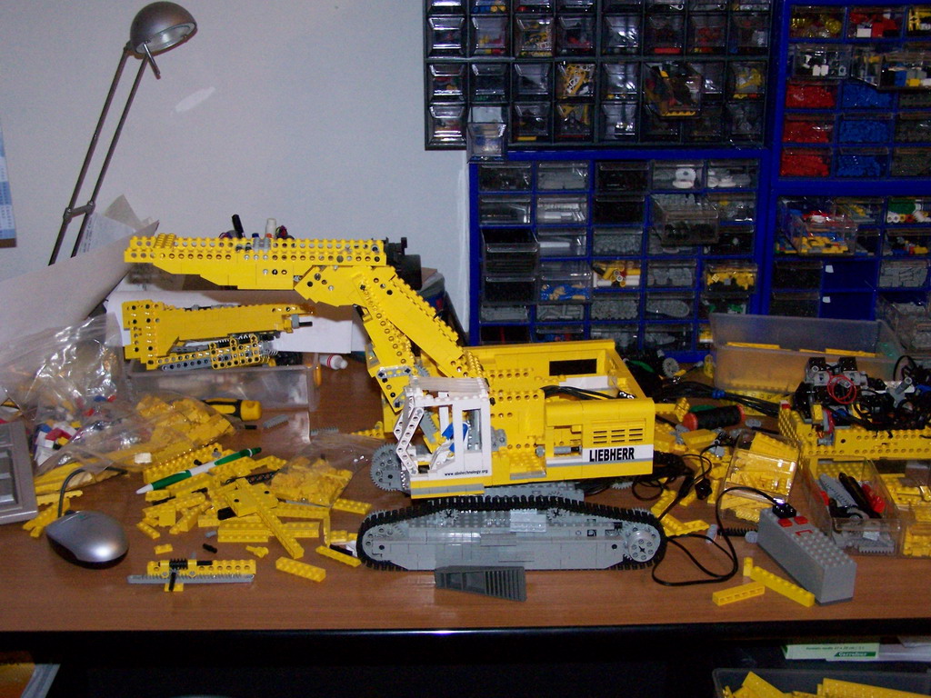 liebherr_r964_02.jpg