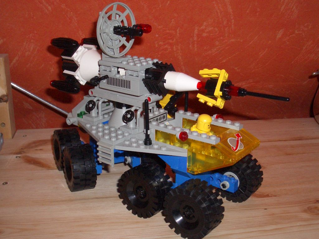 lego_6950_rocket_transport_02.jpg