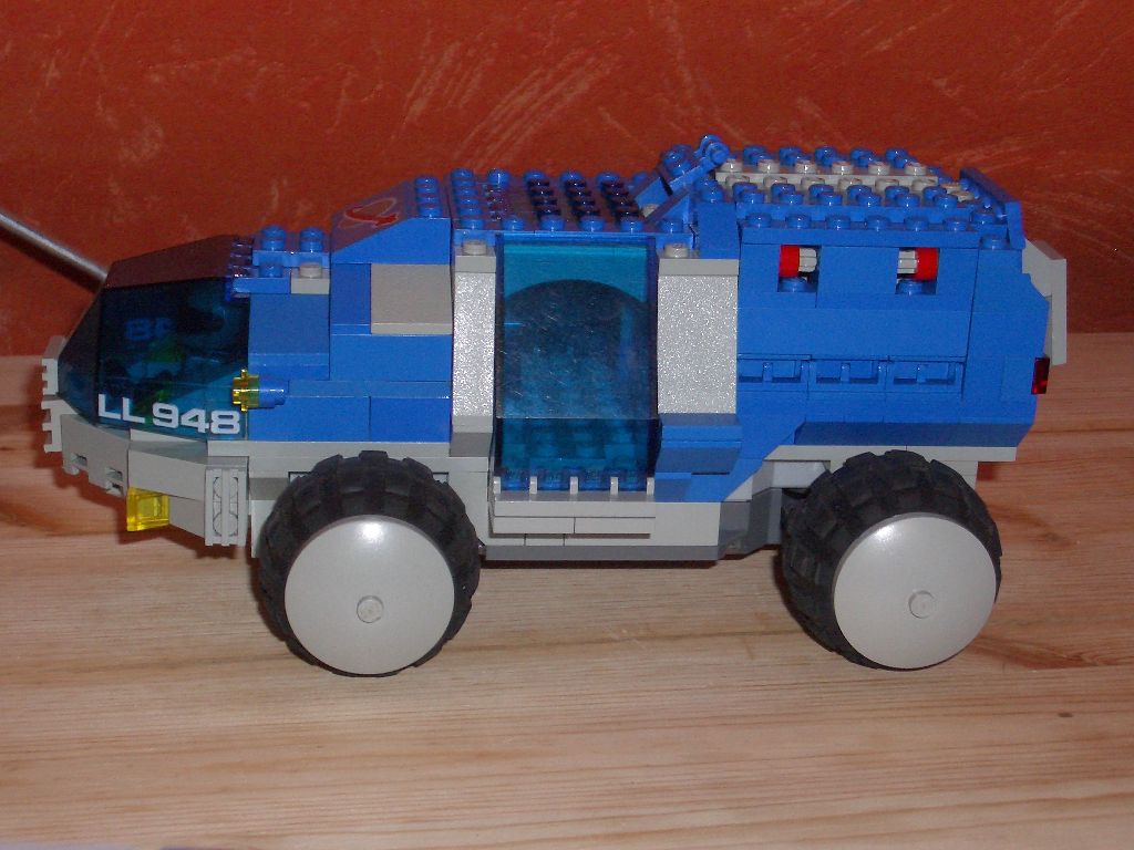 lego_rc_mobile_rocketlauncher_02.jpg