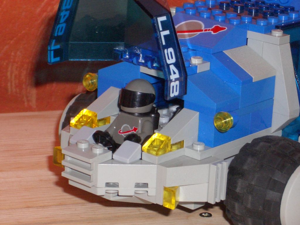 lego_rc_mobile_rocketlauncher_10.jpg