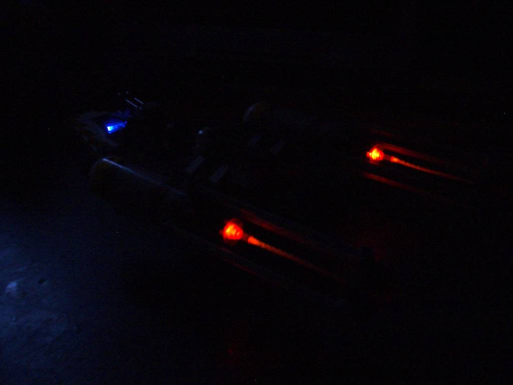 lego_light_up_y-wing_05.jpg