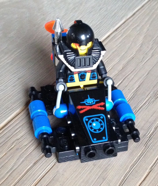 lego_6115_shark_scout_2.jpg