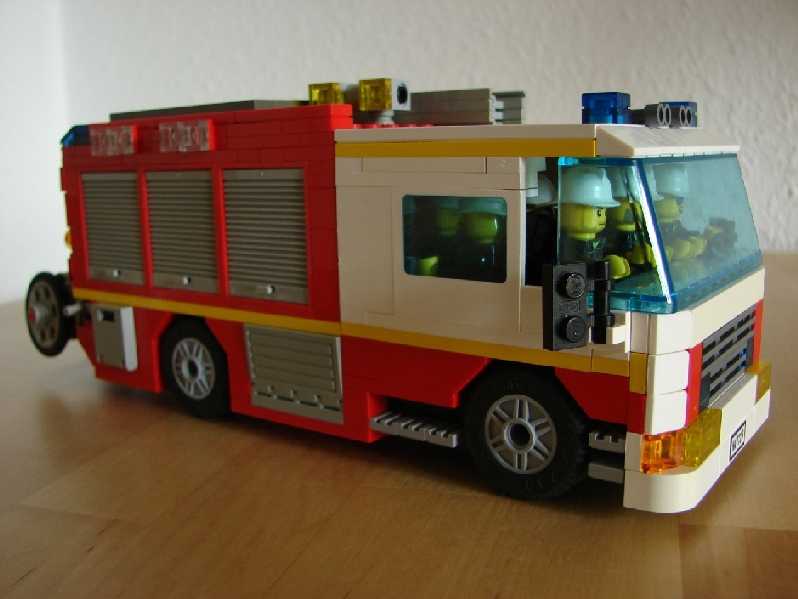 lf16-12_fire_engine_02.jpg