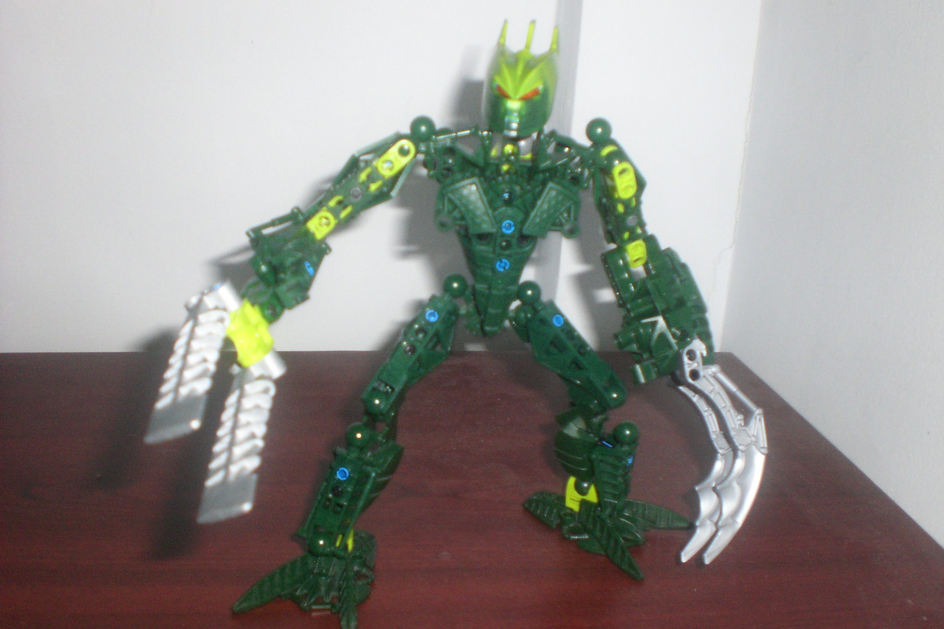 karaeh_pose_4.jpg