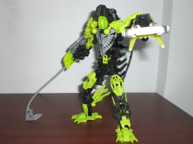 vronuva_pose.jpg