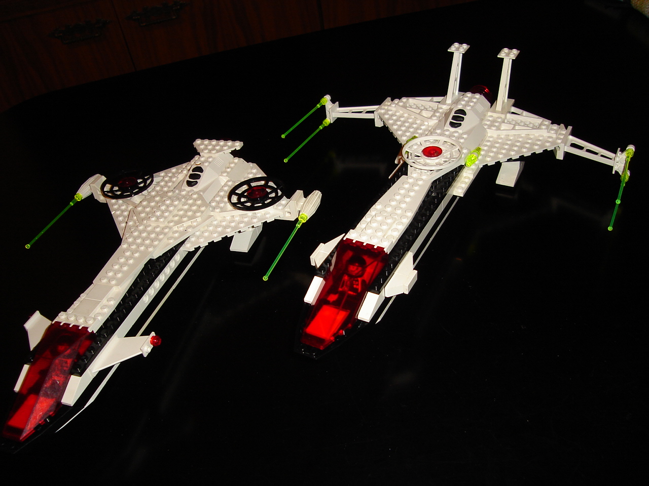 white_star_spaceships.jpg