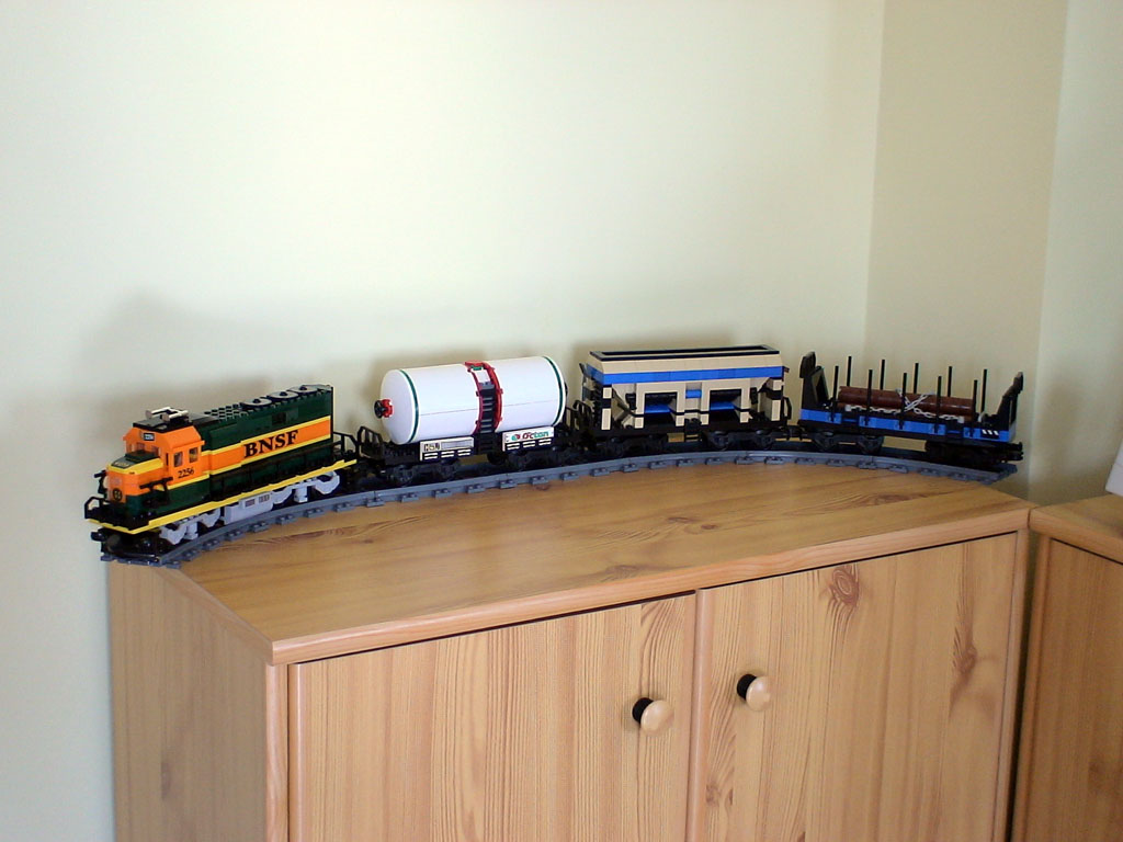 train-02.jpg
