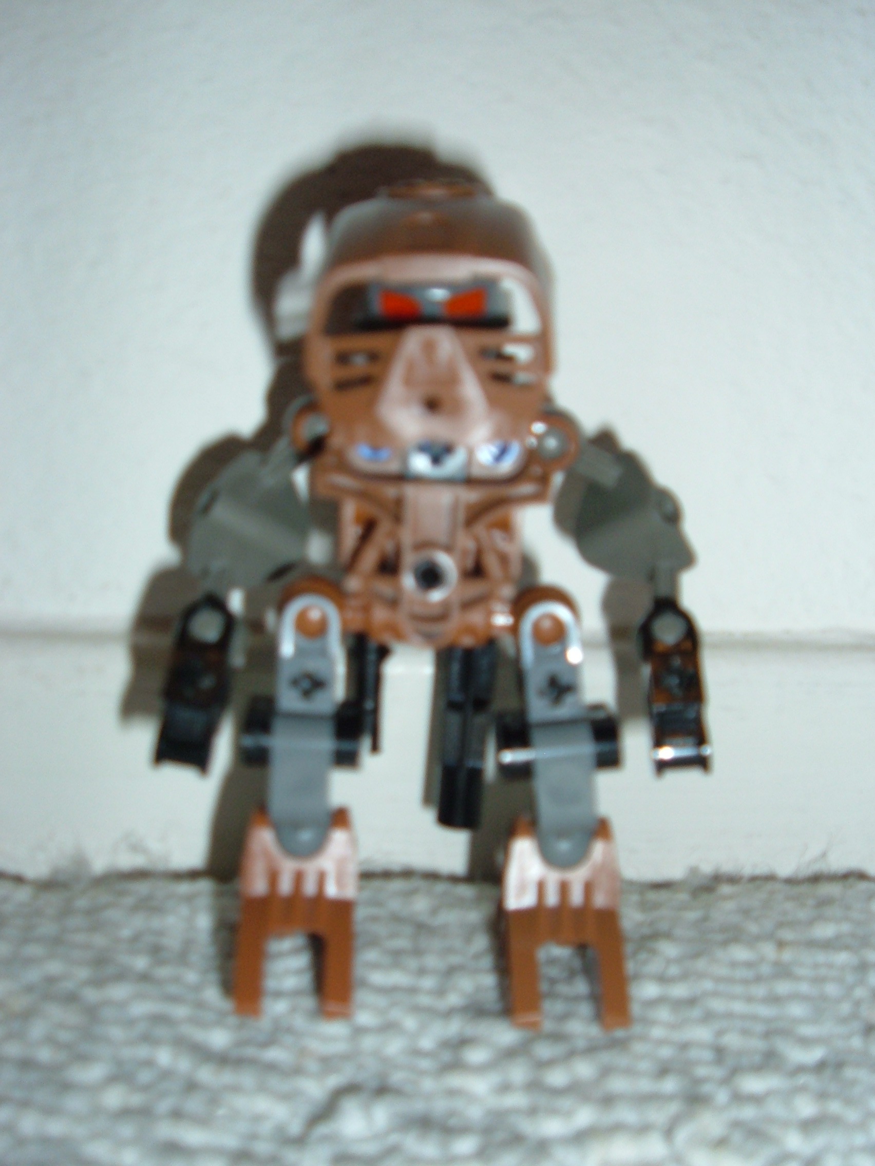 brown_matoran_with_weapons_007.jpg