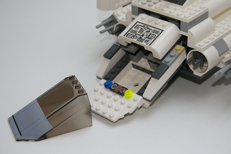 7264_16_cockpit_open.jpg