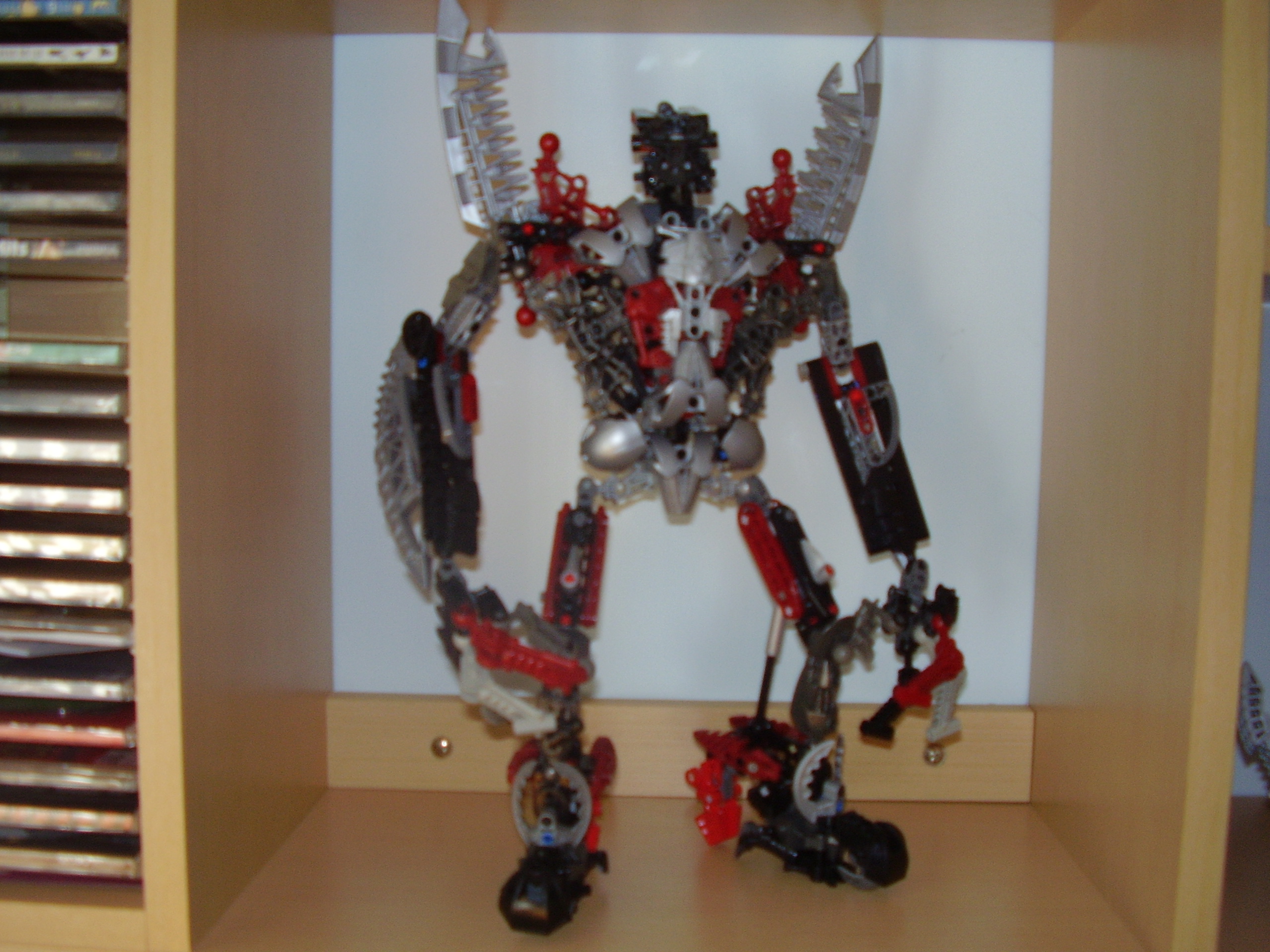 makuta_front.jpg